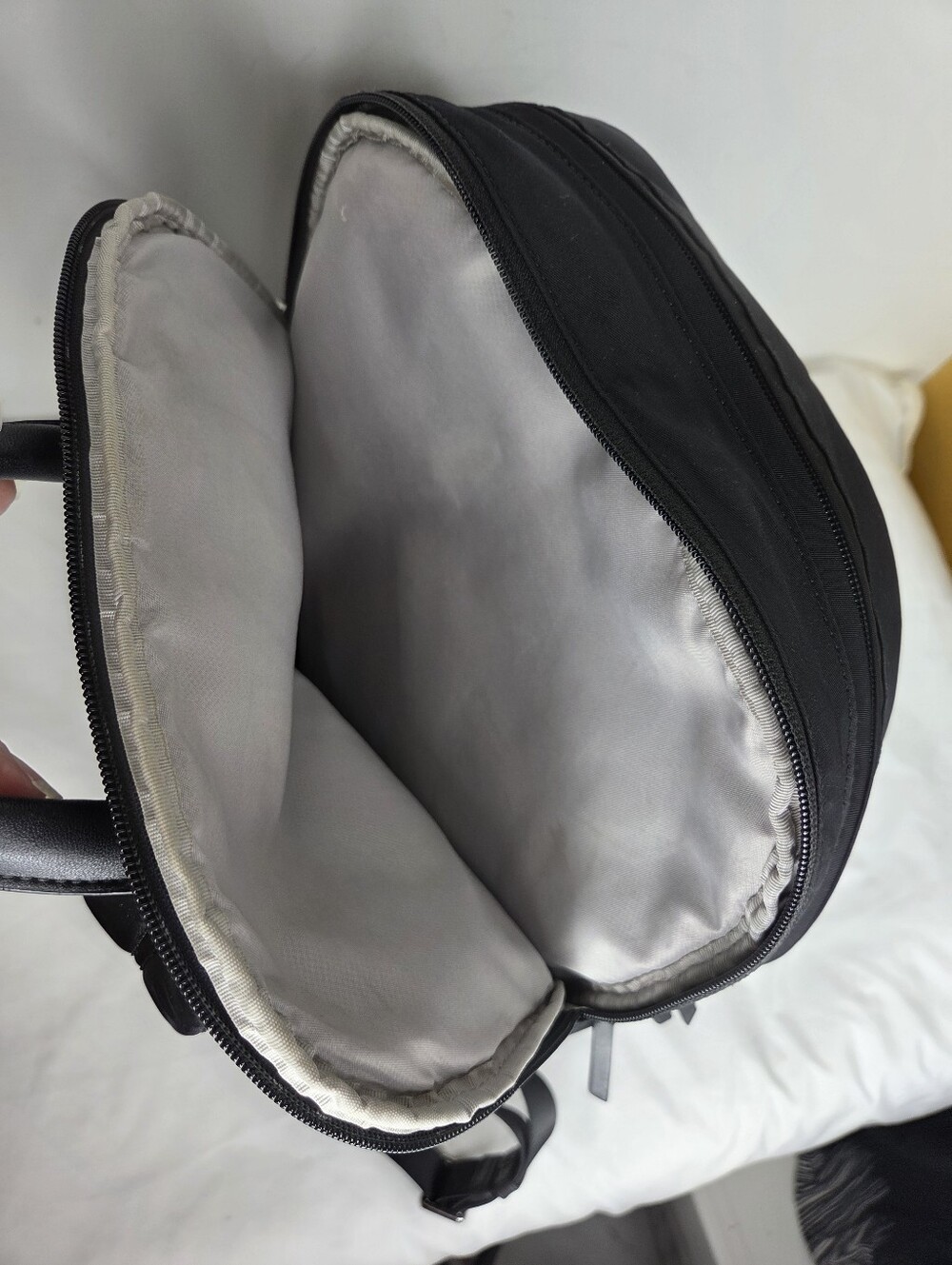 Tumi - Black Nylon Backpack - Sleek Everyday Travel Bag - Picture 11 of 16